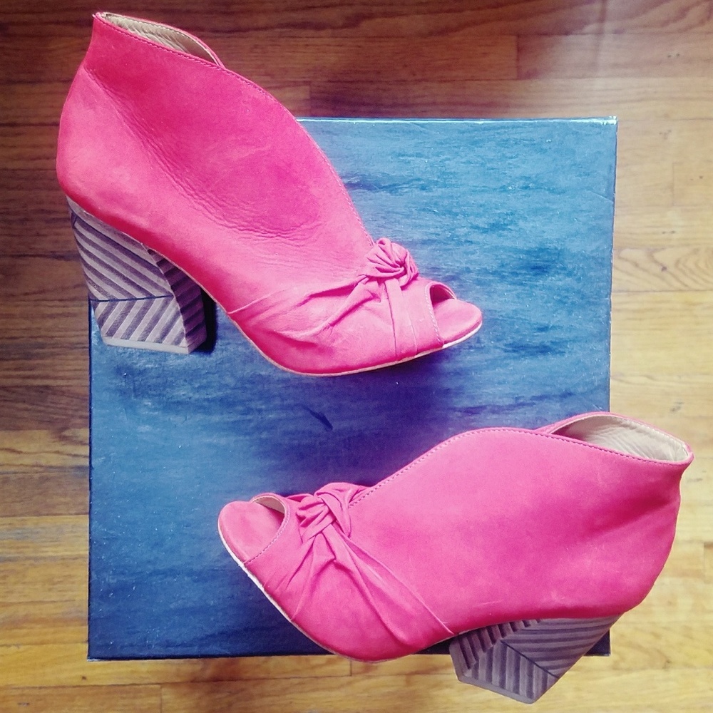 MASIERO - (NWOT) Summer Booties
